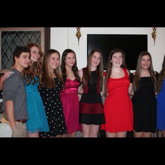 Red dress - Picture 4 of 4